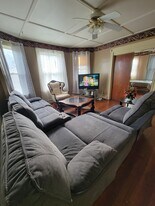 32 Rowe Ave in Hartford, CT - Building Photo