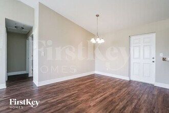 325 Trafalgar Pkwy in Cape Coral, FL - Foto de edificio - Building Photo