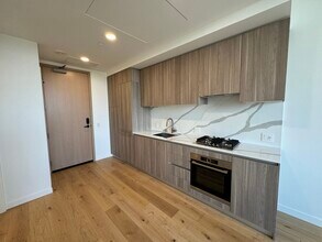 10232 NE 10th St, Unit 1106 in Bellevue, WA - Building Photo - Building Photo