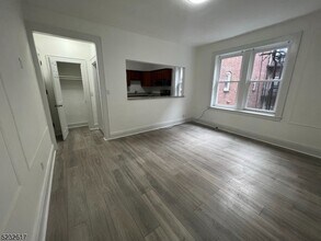 412-416 Bloomfield Ave, Unit 22 in Caldwell, NJ - Building Photo - Building Photo