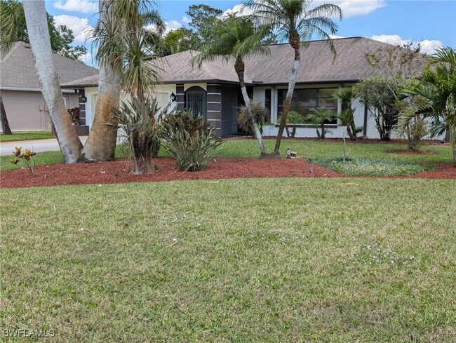 213 Bay Meadows Dr in Naples, FL - Building Photo - Building Photo