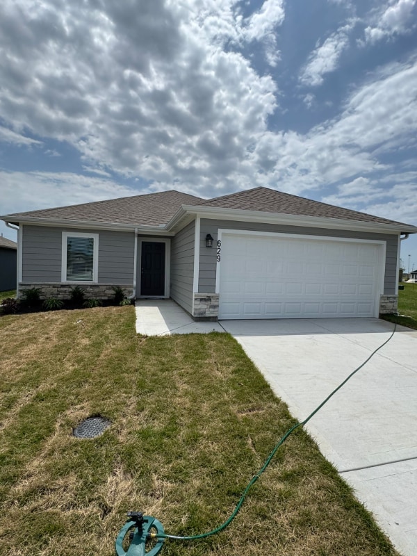 property at 629 W Colleen Ct