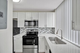 4222 Inverrary Blvd in Lauderhill, FL - Building Photo