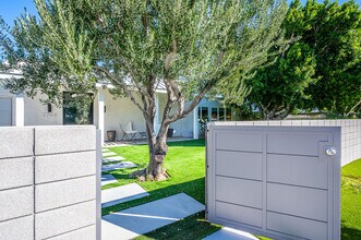 2748 E Via Escuela in Palm Springs, CA - Building Photo - Building Photo