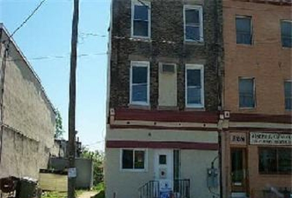 526 Main St in Darby, PA - Building Photo