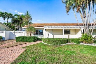 17 Fayette Dr in Boynton Beach, FL - Building Photo - Building Photo