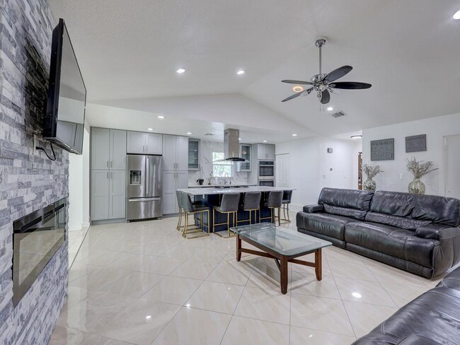 301 E Garrett Run in Austin, TX - Building Photo - Building Photo