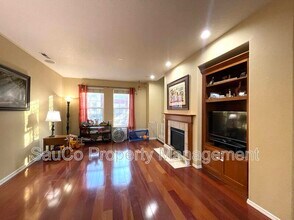 6007 NE Alder St in Hillsboro, OR - Building Photo - Building Photo