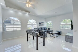 5451 NE 22nd Ave in Fort Lauderdale, FL - Building Photo - Building Photo