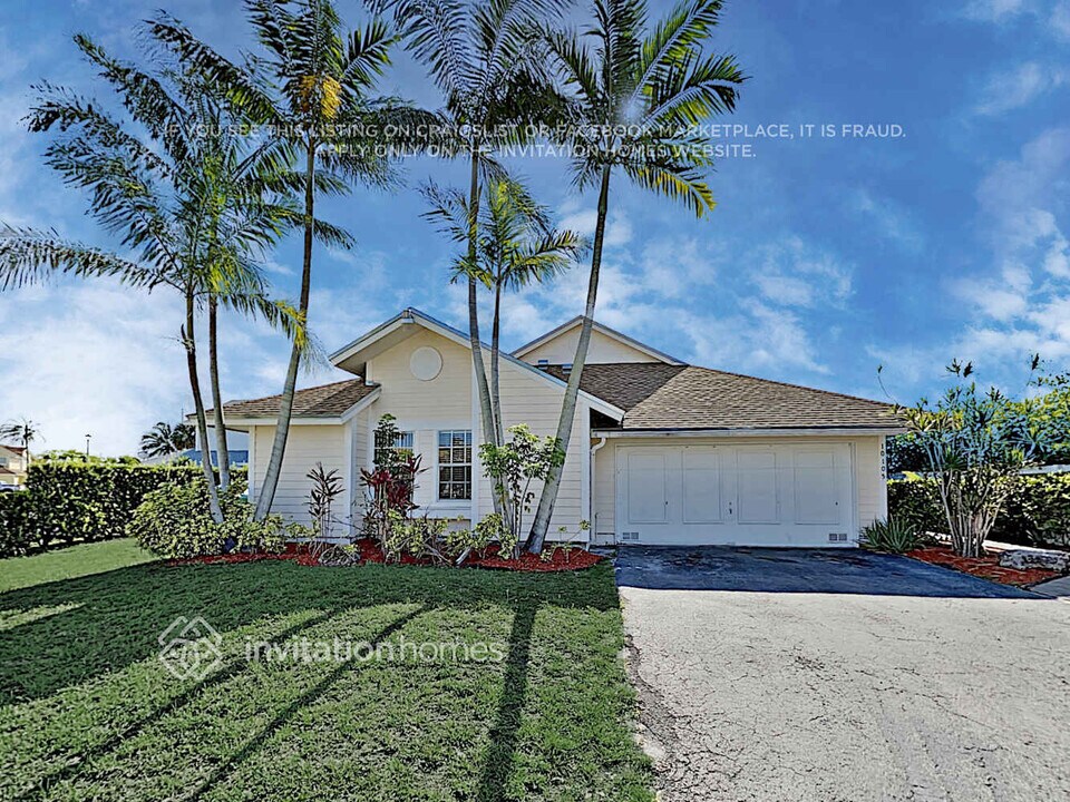 10105 SW 141st Ct in Miami, FL - Foto de edificio