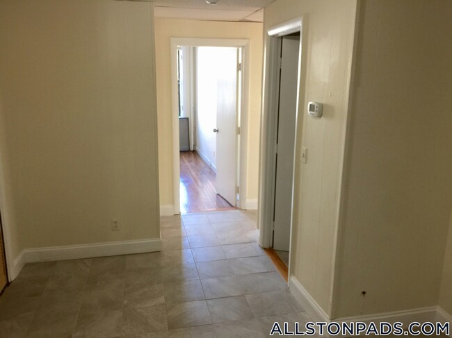1135 Commonwealth Ave in Boston, MA - Building Photo - Building Photo