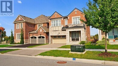 170 Baber Cres in Aurora, ON - Building Photo - Building Photo