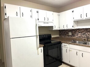 43 Caesar Dr in Bristol, CT - Building Photo - Building Photo