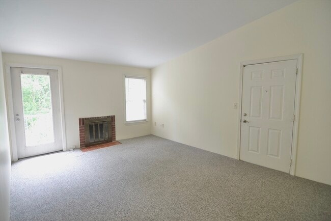 7 Thoreau Ct in Natick, MA - Building Photo - Building Photo