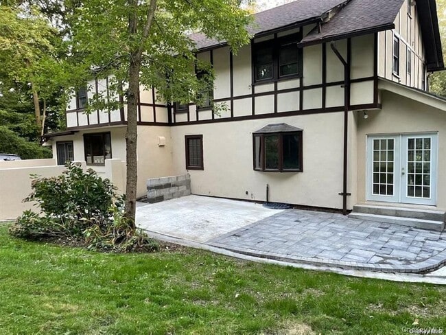1 Edgehill Rd in Glen Cove, NY - Foto de edificio - Building Photo