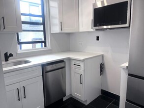 251 W 74th St in New York, NY - Building Photo - Building Photo