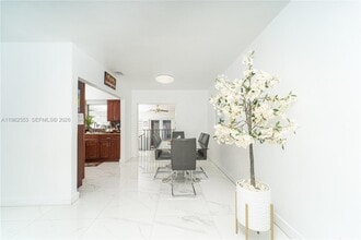 172 W 17th St in Hialeah, FL - Building Photo - Building Photo