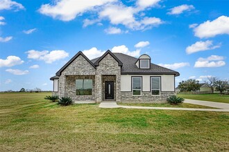 395 Brahman Trail in Angleton, TX - Building Photo - Building Photo