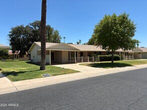 10120 W Kingswood Cir in Sun City, AZ - Foto de edificio - Building Photo