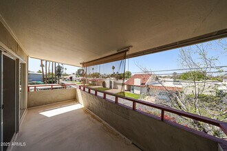 1030 E Bethany Home Rd in Phoenix, AZ - Foto de edificio - Building Photo