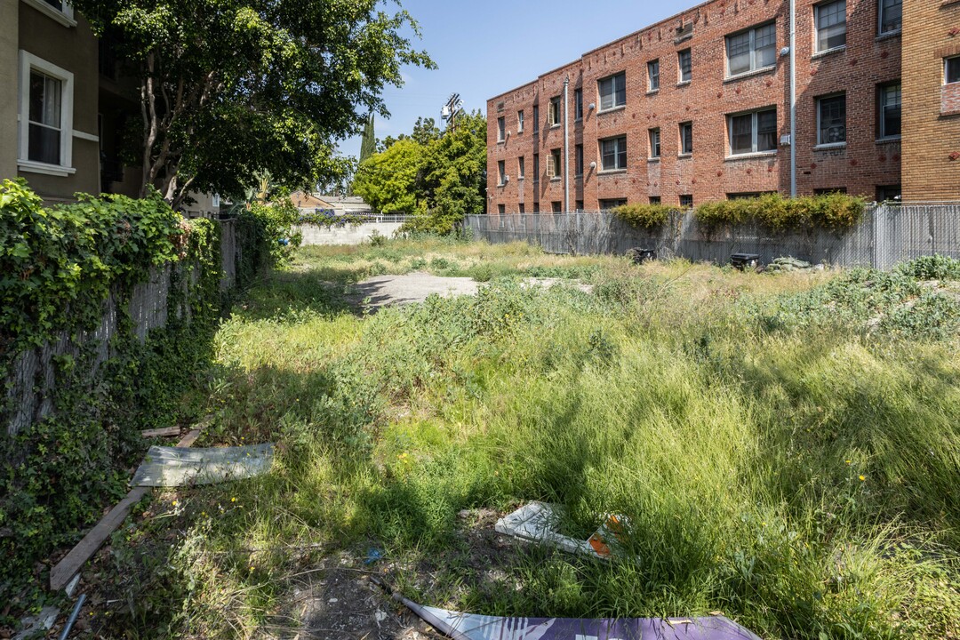 645 N Rossmore Ave in Los Angeles, CA - Foto de edificio