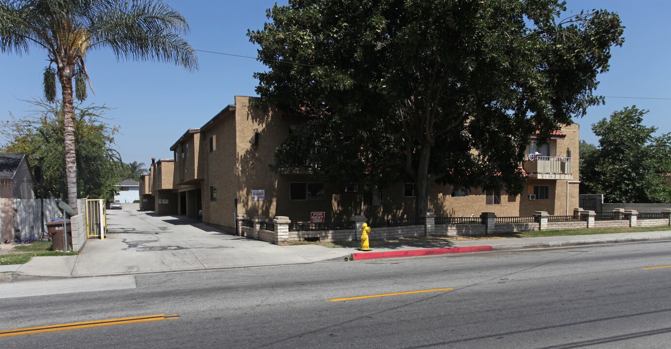 3817 Cogswell Rd in El Monte, CA - Foto de edificio