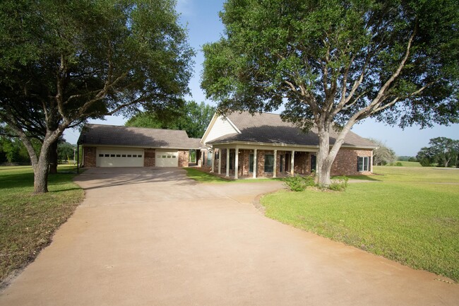 6103 Homeland Ln in Brenham, TX - Building Photo - Building Photo