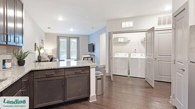 404 Gallop Ln in Charlotte, NC - Building Photo - Building Photo