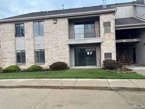 16143 Clarkson Dr in Fraser, MI - Building Photo - Building Photo