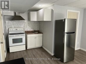 6045 Ernest Cres in Niagara Falls, ON - Building Photo - Building Photo