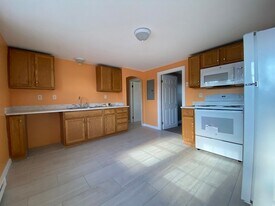 7 Kosmas St, Unit 2 in Webster, MA - Building Photo