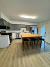 136 Trumpeter Ave in Soldotna, AK - Foto de edificio - Building Photo