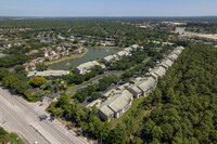 Bermuda Park Condominiums in Bonita Springs, FL - Foto de edificio - Building Photo