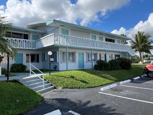 1980 Sunset Ave, Unit 7 in Lake Worth Beach, FL - Building Photo - Building Photo
