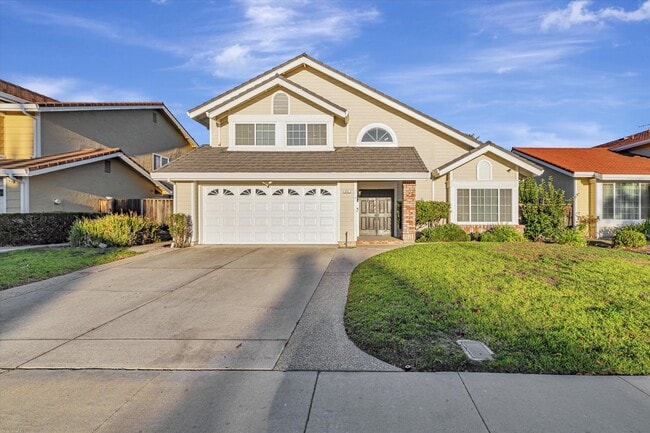 property at 812 Foxridge Way
