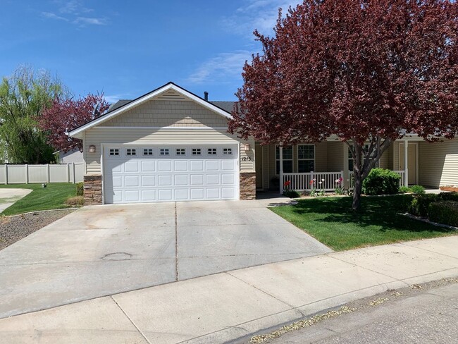 property at 1215 N Gallant Ln