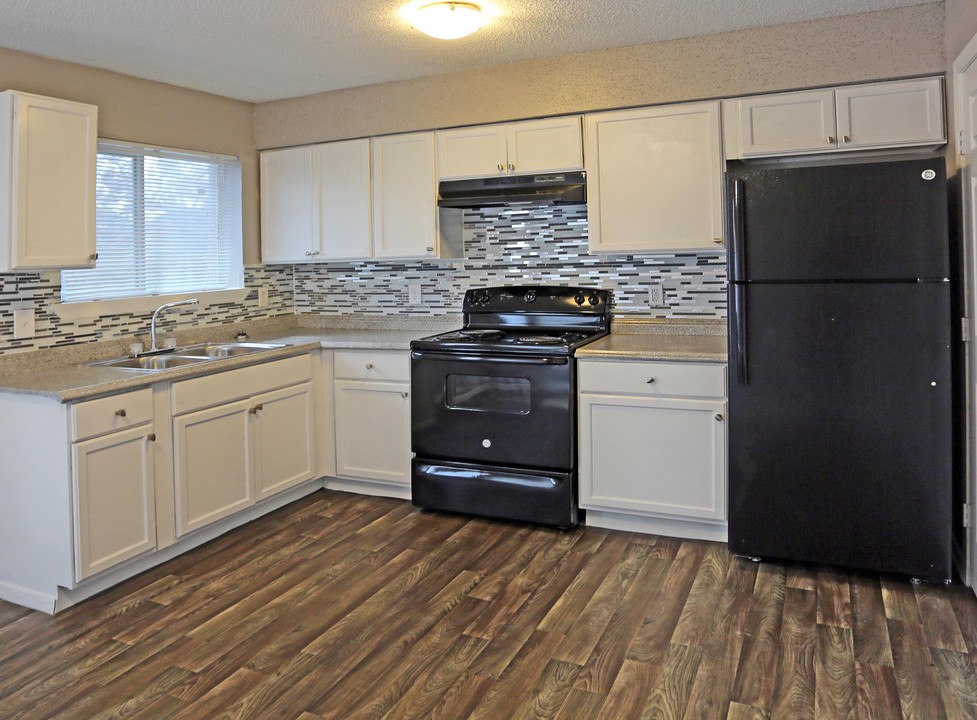 Enclave on Pioneer in Balch Springs, TX - Foto de edificio