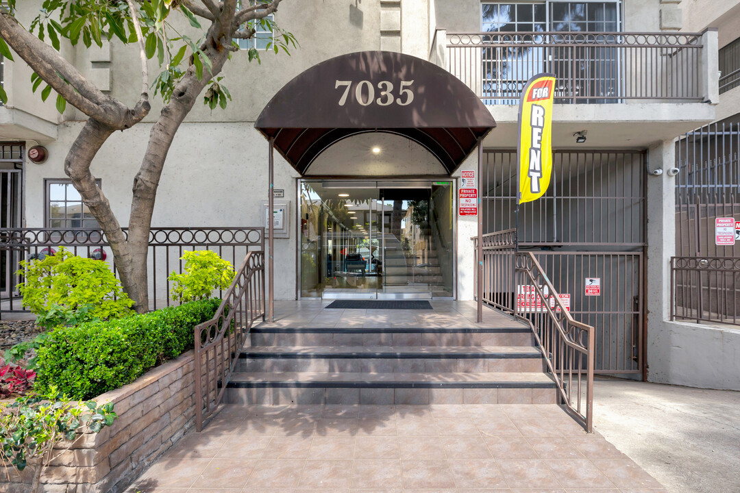 Lanewood Court Apartments in Los Angeles, CA - Building Photo