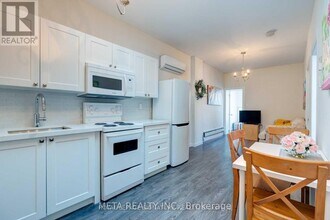 3224 Danforth Ave in Toronto, ON - Building Photo - Building Photo