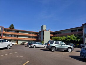 Executive Plaza in Corvallis, OR - Building Photo - Interior Photo