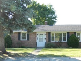 4060 Chilton Ct in Erie, PA - Building Photo