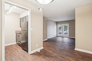 The Village at Crestview Apartments in Madison, TN - Building Photo