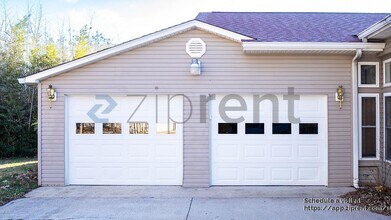 1108 Lone Oak Rd in Paris, TN - Foto de edificio - Building Photo