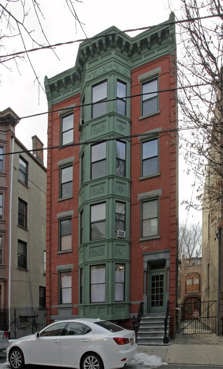 109 Wayne St in Jersey City, NJ - Building Photo