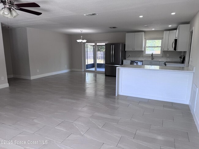 1587 Salazar St SE in Palm Bay, FL - Building Photo - Building Photo