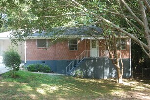 2038 Dellwood Pl in Decatur, GA - Building Photo