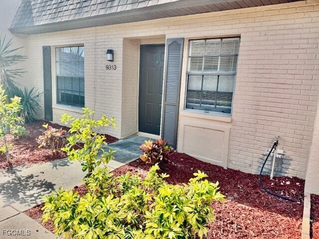 9313 Lennex Ln in Ft. Myers, FL - Building Photo - Building Photo