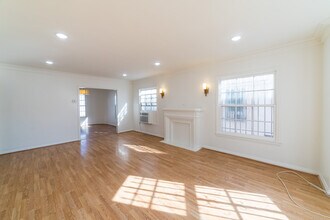 452 S New Hampshire Ave in Los Angeles, CA - Building Photo - Building Photo