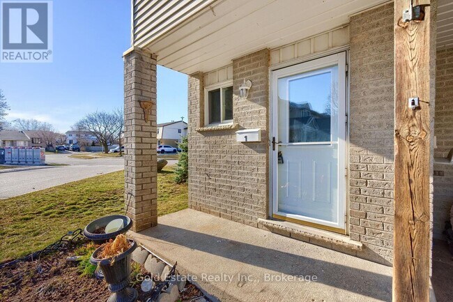 125 Sekura Crescent in Cambridge, ON - Building Photo - Building Photo