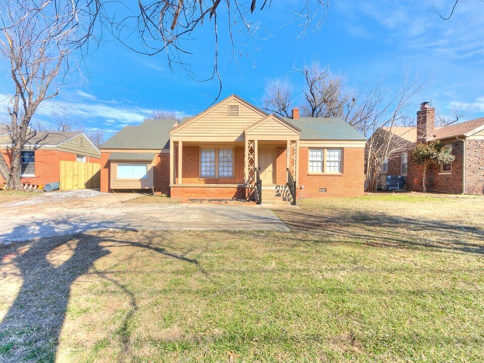 1723 NW 63rd St in Nichols Hills, OK - Building Photo